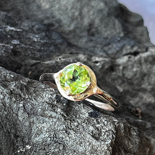 Peridot "Sweet Pea" 14K