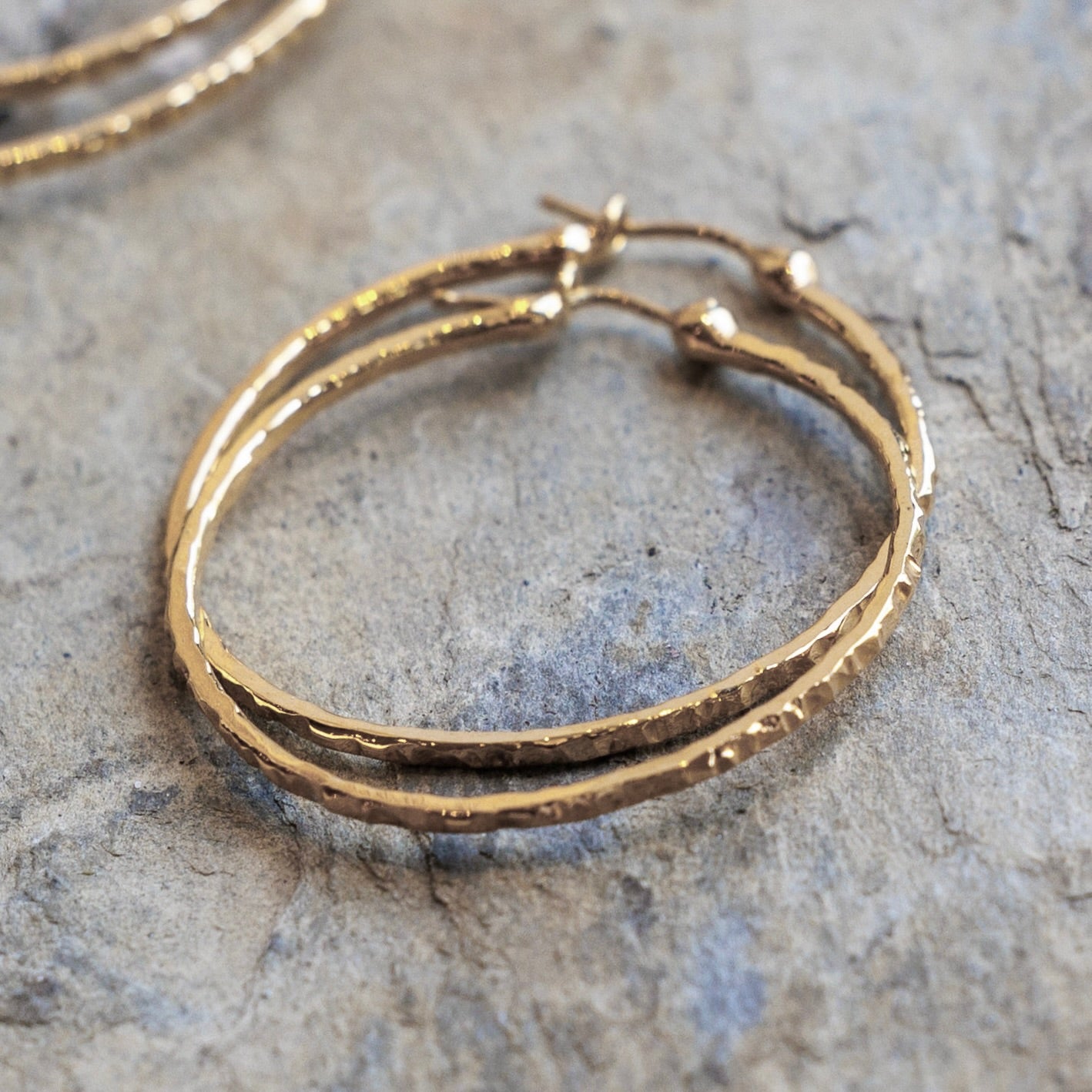 Oaked Hoops in Yellow Gold Vermiel