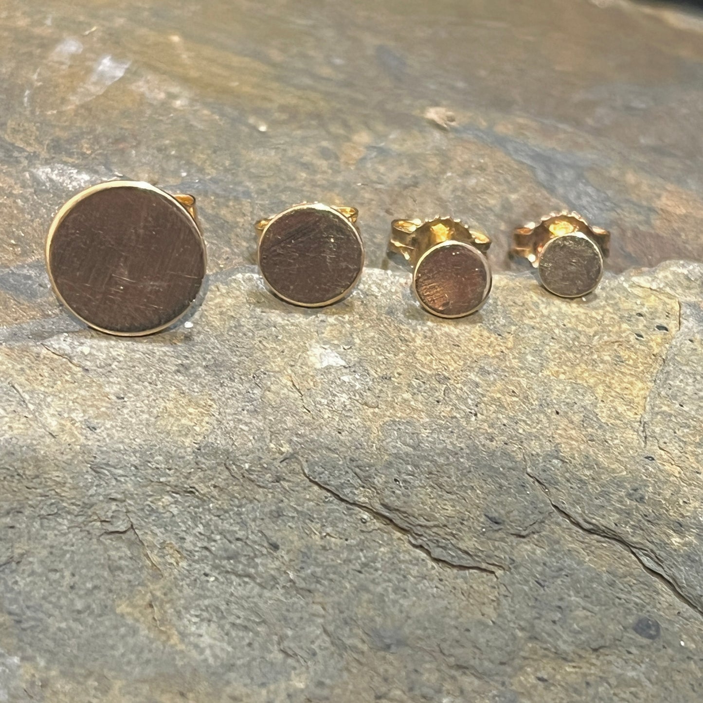 Dot Studs Solid 14K